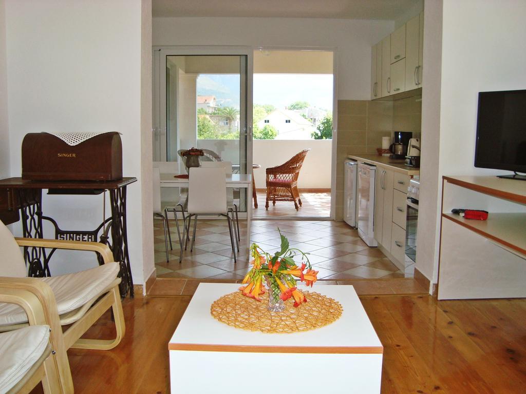 Apartments Rolovina Tivat Bilik gambar