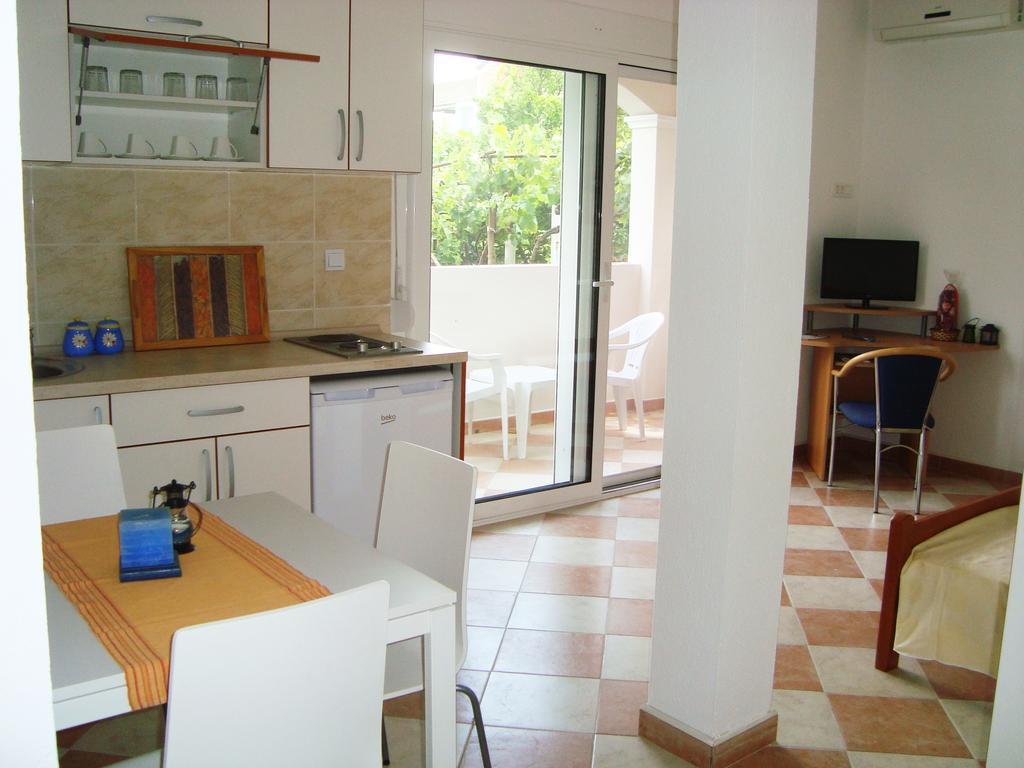 Apartments Rolovina Tivat Bilik gambar