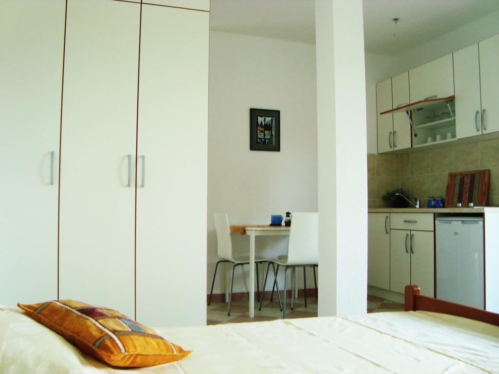 Apartments Rolovina Tivat Bilik gambar