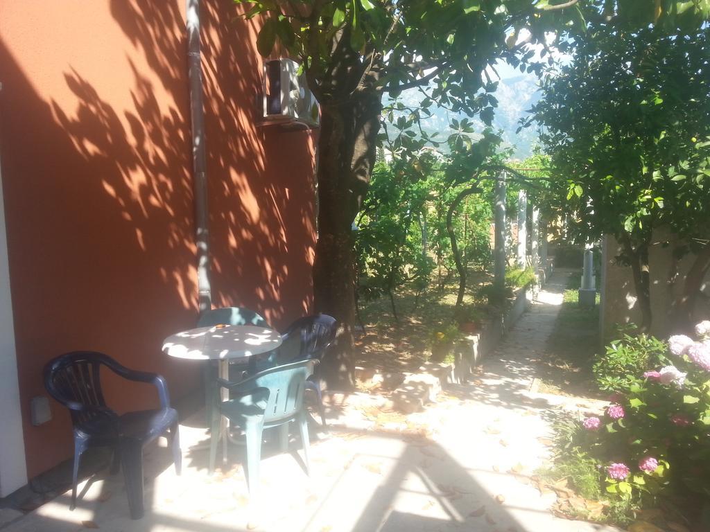 Apartments Rolovina Tivat Bilik gambar